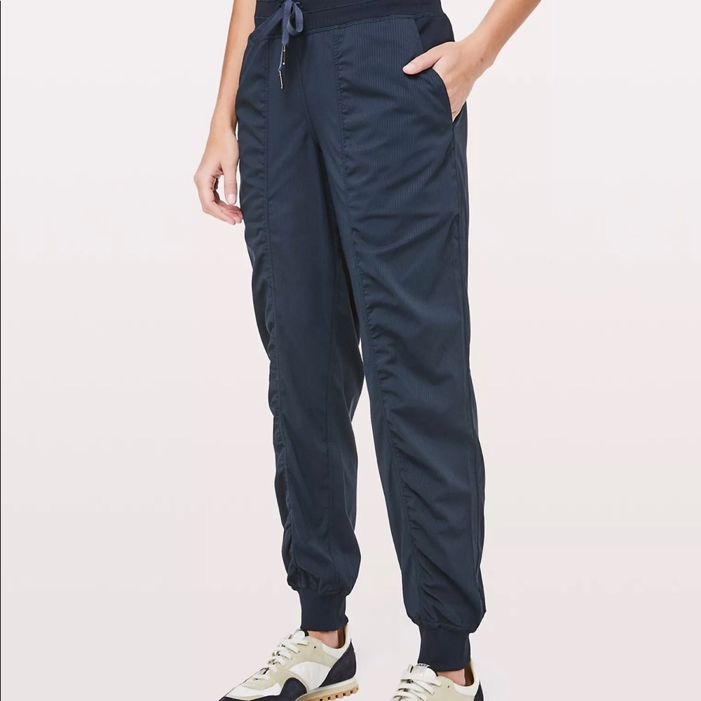 Lululemon Black Nylon Joggers Mid-Rise Size 8